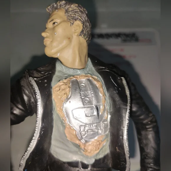 Terminator 2 Figure - Picture 2 of 9